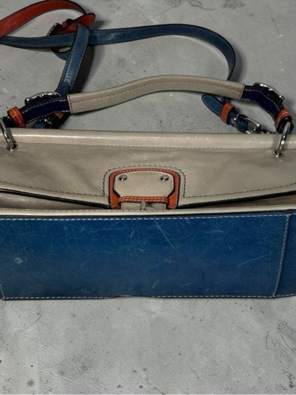 Coach Vintage Y2K City Willis 2
Way Colorblock Leather Turn
Lock Crossbody Bag - Picture 10 of 13